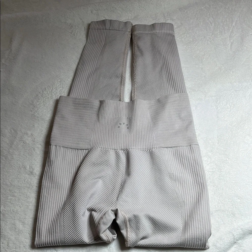 Anthropologie Leggings Seamless Design